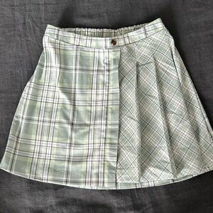 Pull-on plaid skorts